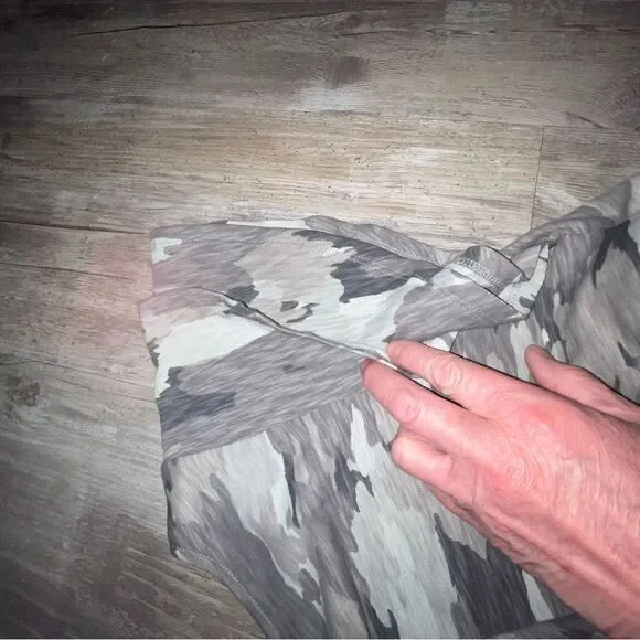 Ingrid & Isabel Maternity Women’s grayscale Camo Stretch dress XS - Picture 4 of 7